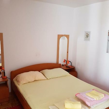 Apartmani Rosanda Petrcane Exterior foto