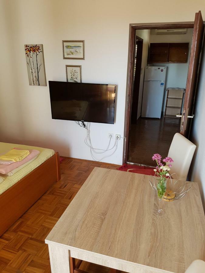 Apartmani Rosanda Petrcane Exterior foto