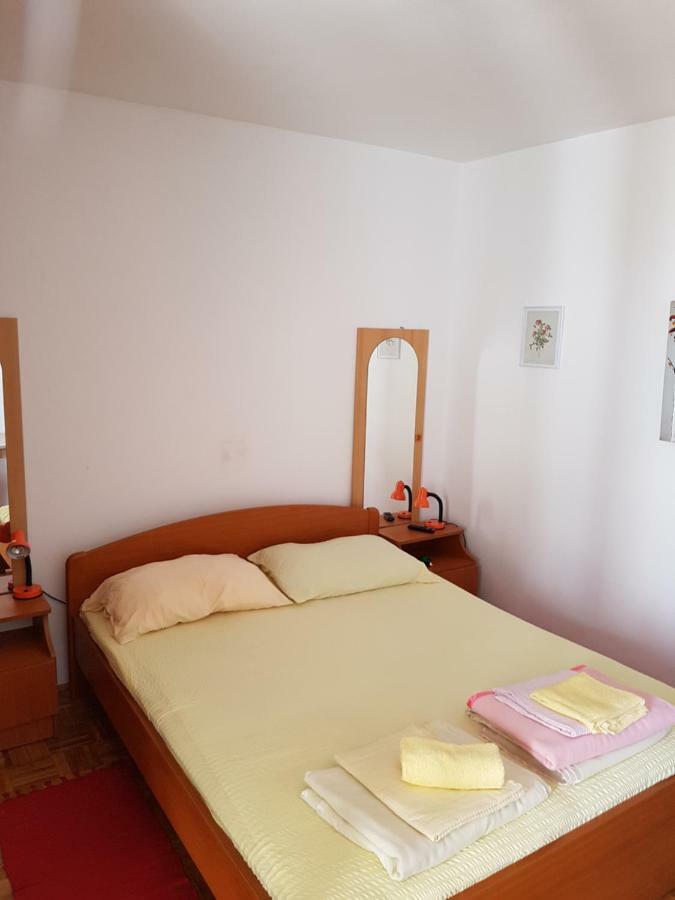 Apartmani Rosanda Petrcane Exterior foto