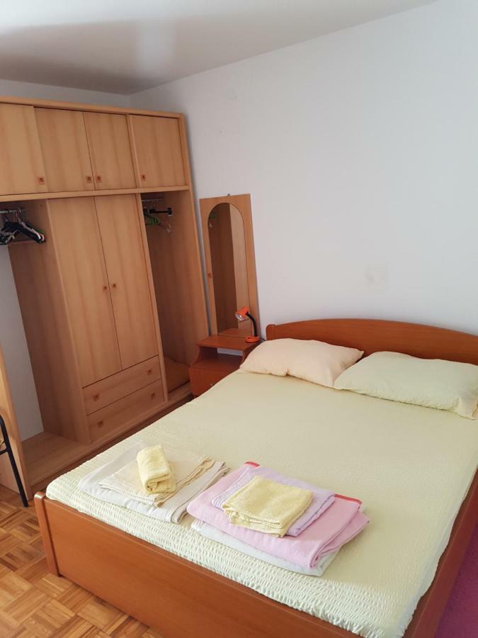 Apartmani Rosanda Petrcane Exterior foto