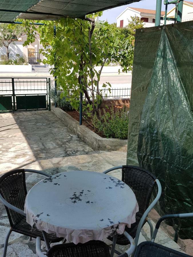 Apartmani Rosanda Petrcane Exterior foto