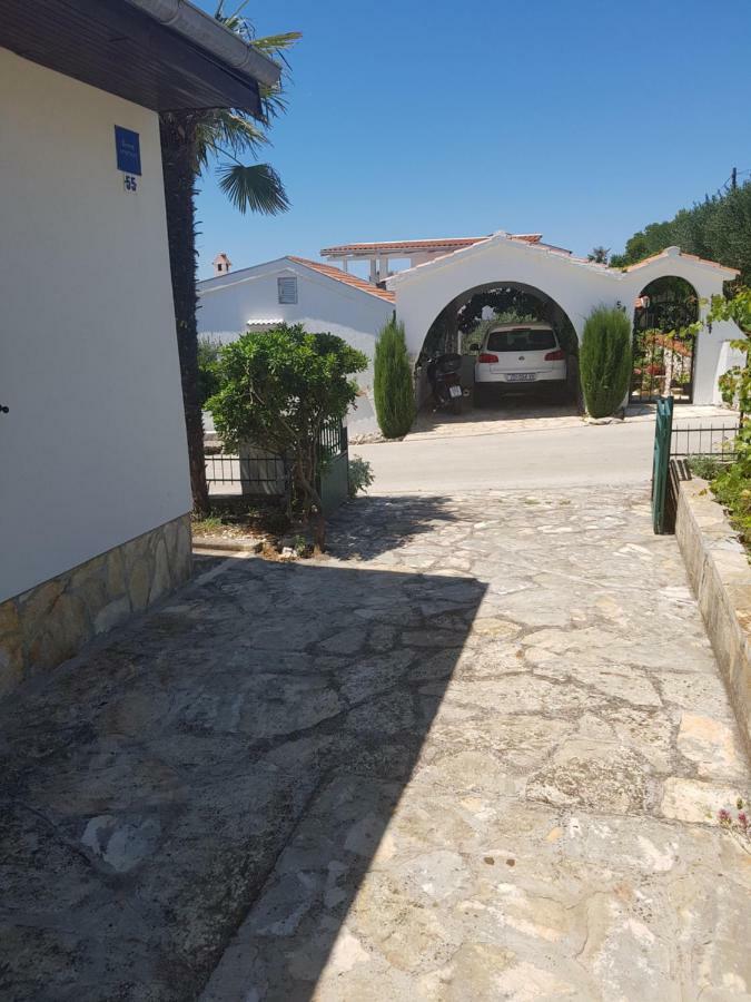 Apartmani Rosanda Petrcane Exterior foto